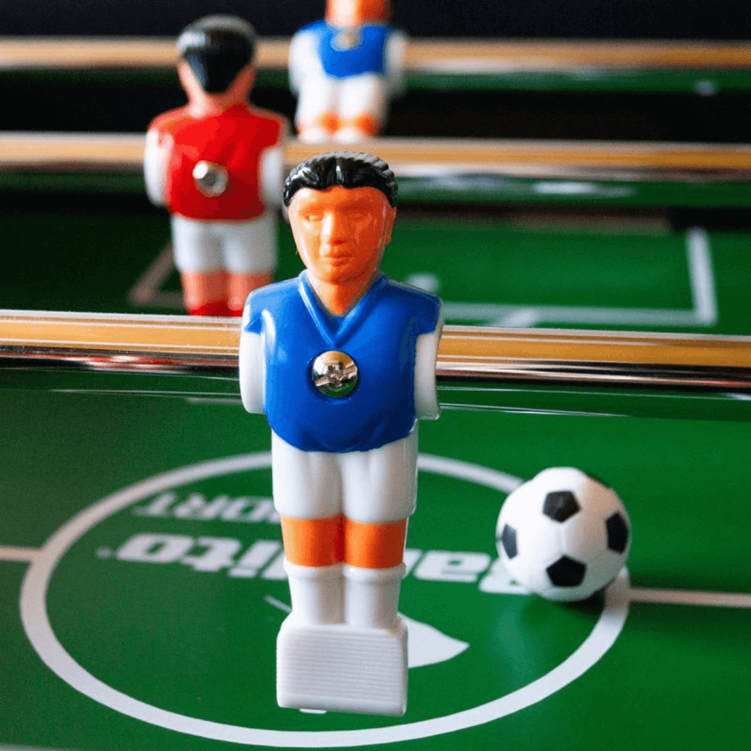 Kickerfigur Profi Set mit 11 Stück Ansicht an Stange